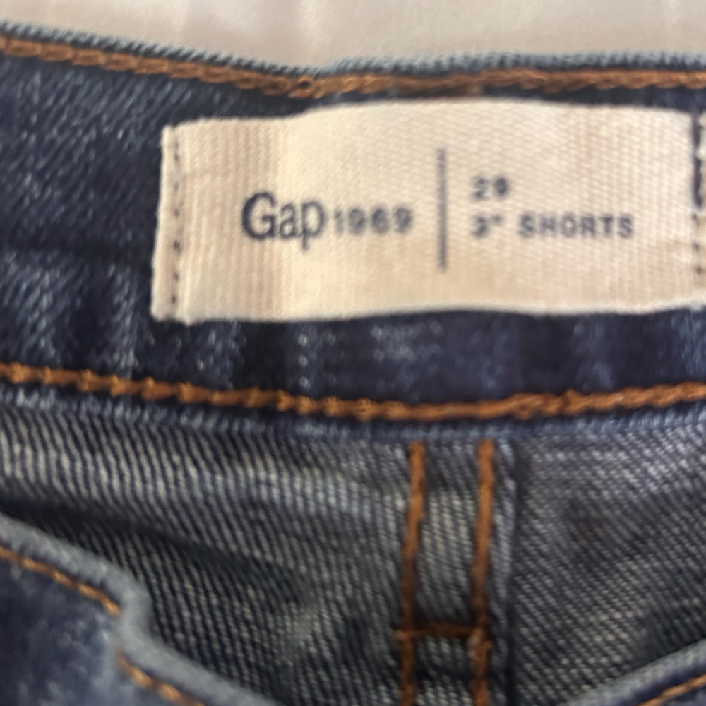 GAP Low Rise Shorts - Picture 2 of 6